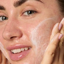 Load image into Gallery viewer, Soothing Azelaic Acid Cleanser